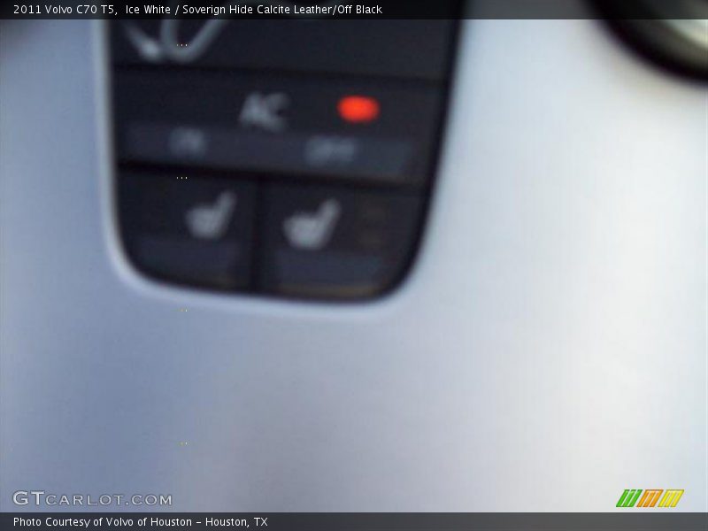 Ice White / Soverign Hide Calcite Leather/Off Black 2011 Volvo C70 T5