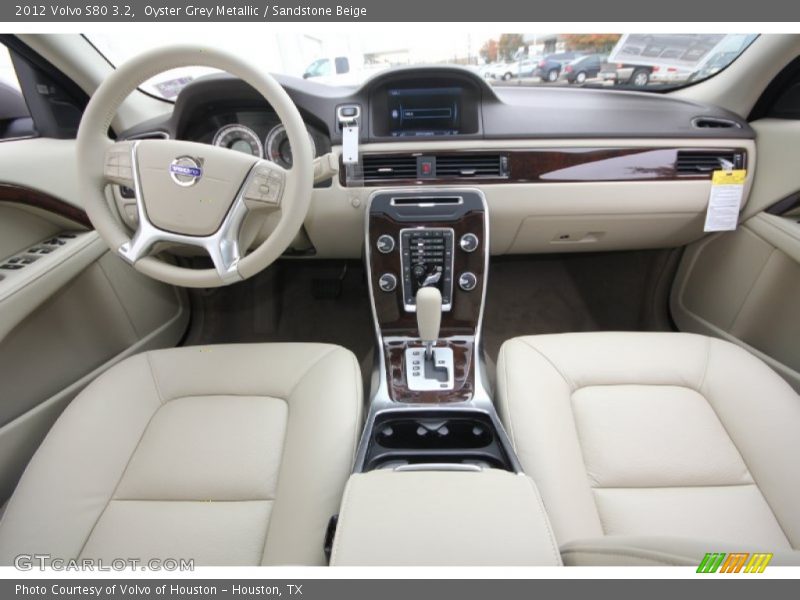 Dashboard of 2012 S80 3.2