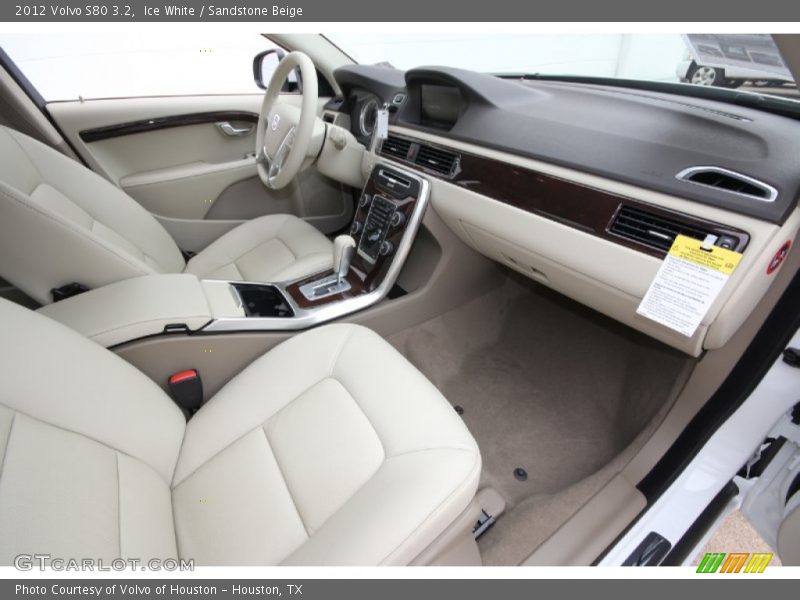 Dashboard of 2012 S80 3.2