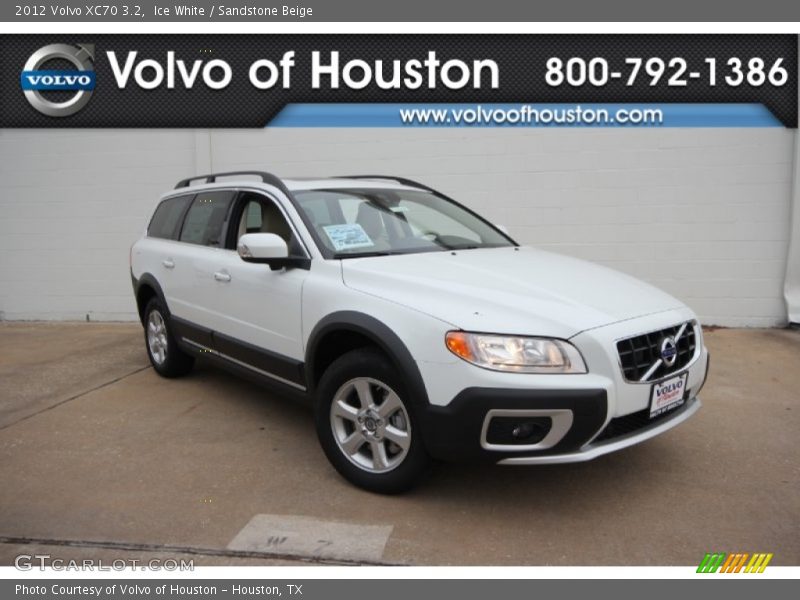 Ice White / Sandstone Beige 2012 Volvo XC70 3.2