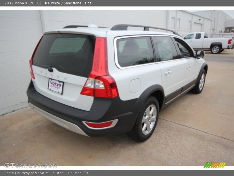 Ice White / Sandstone Beige 2012 Volvo XC70 3.2