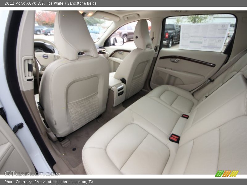 Ice White / Sandstone Beige 2012 Volvo XC70 3.2