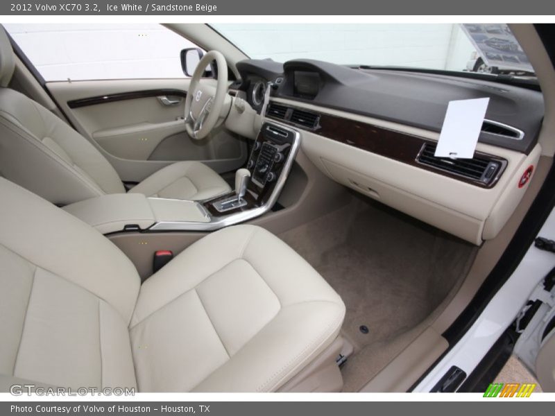 Ice White / Sandstone Beige 2012 Volvo XC70 3.2