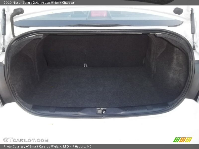 Aspen White / Charcoal 2010 Nissan Sentra 2.0