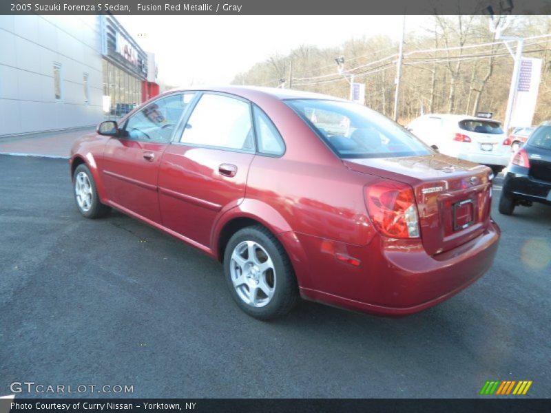 Fusion Red Metallic / Gray 2005 Suzuki Forenza S Sedan