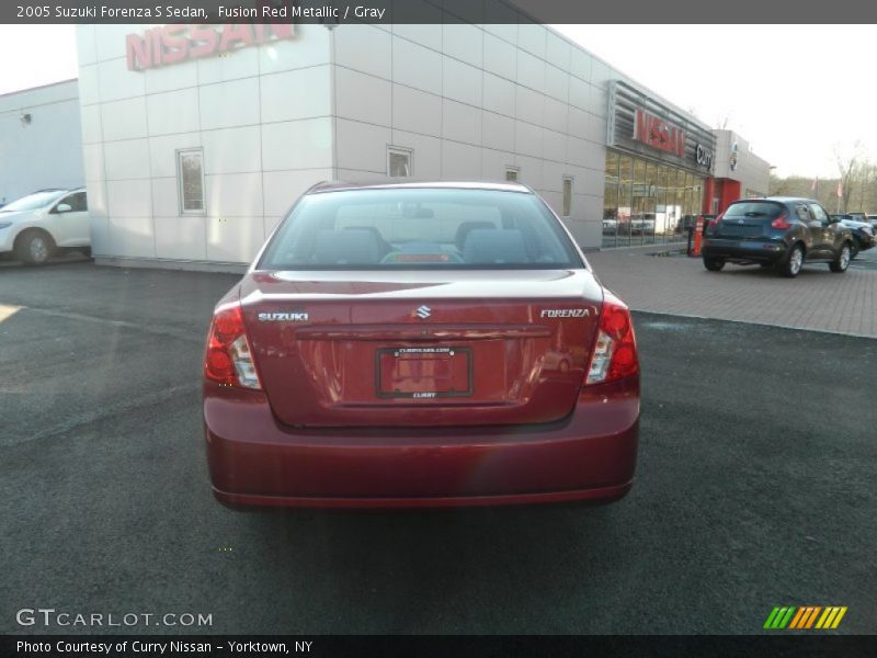 Fusion Red Metallic / Gray 2005 Suzuki Forenza S Sedan