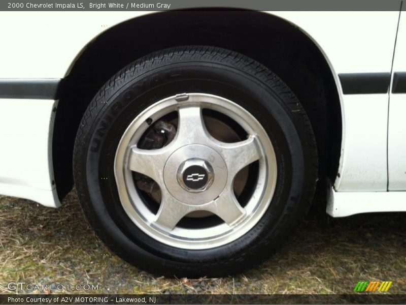 Bright White / Medium Gray 2000 Chevrolet Impala LS