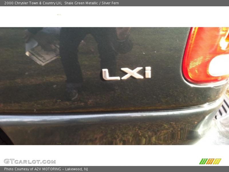 Shale Green Metallic / Silver Fern 2000 Chrysler Town & Country LXi
