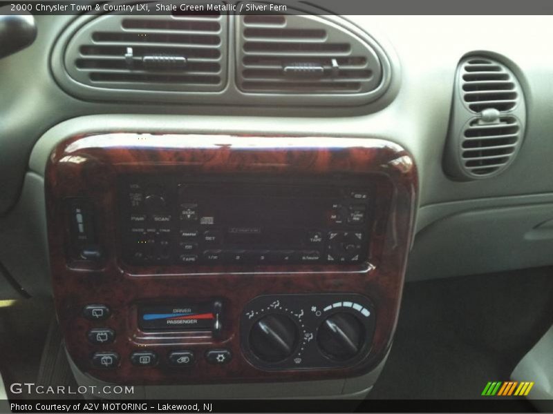 Shale Green Metallic / Silver Fern 2000 Chrysler Town & Country LXi