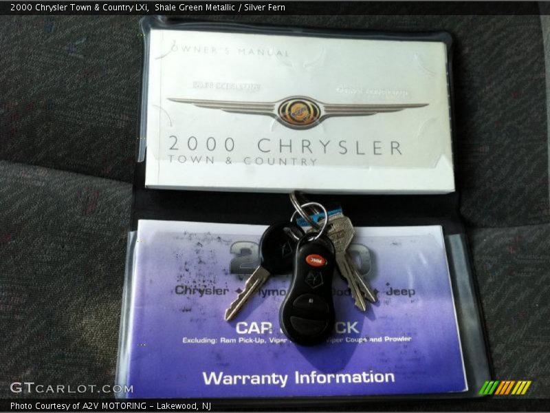 Shale Green Metallic / Silver Fern 2000 Chrysler Town & Country LXi