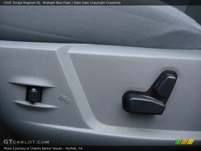Midnight Blue Pearl / Dark Slate Gray/Light Graystone 2005 Dodge Magnum SE
