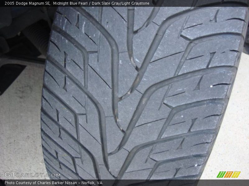 Midnight Blue Pearl / Dark Slate Gray/Light Graystone 2005 Dodge Magnum SE