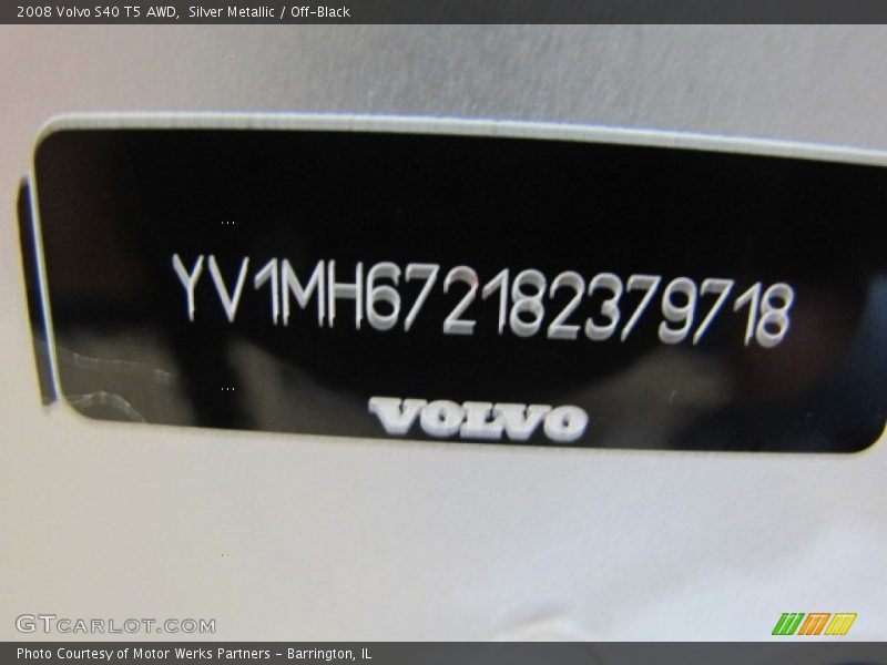 Silver Metallic / Off-Black 2008 Volvo S40 T5 AWD