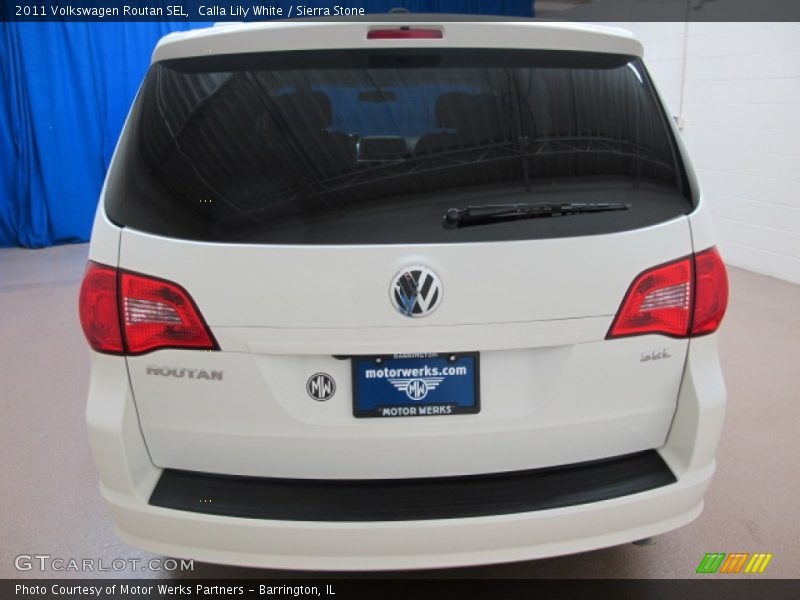 Calla Lily White / Sierra Stone 2011 Volkswagen Routan SEL