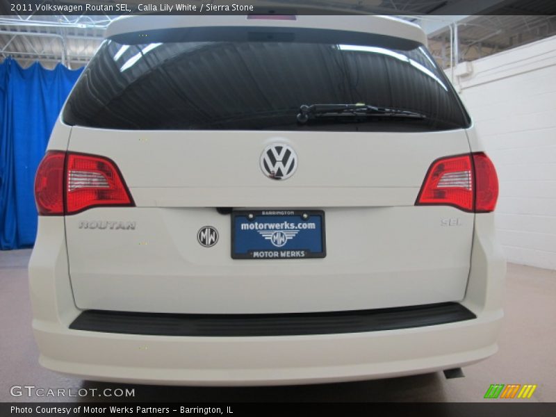 Calla Lily White / Sierra Stone 2011 Volkswagen Routan SEL