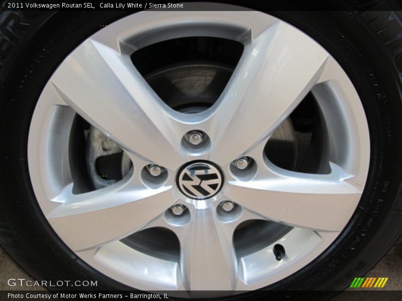Calla Lily White / Sierra Stone 2011 Volkswagen Routan SEL