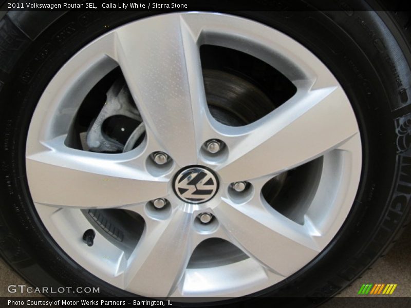 Calla Lily White / Sierra Stone 2011 Volkswagen Routan SEL