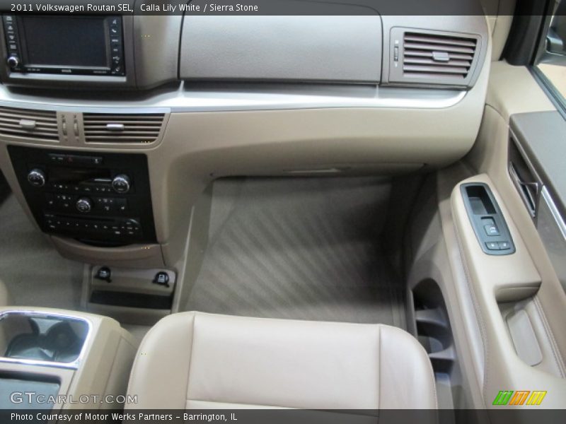 Calla Lily White / Sierra Stone 2011 Volkswagen Routan SEL
