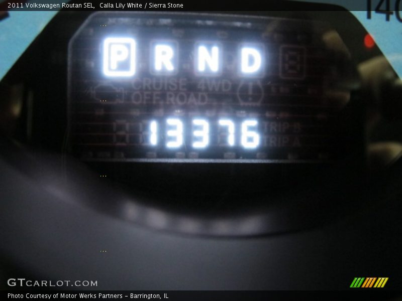 Calla Lily White / Sierra Stone 2011 Volkswagen Routan SEL