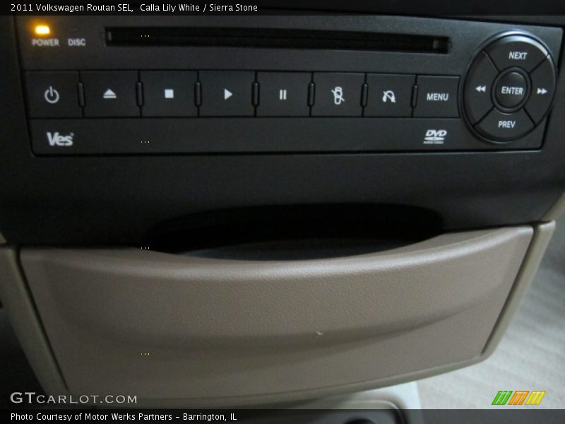 Calla Lily White / Sierra Stone 2011 Volkswagen Routan SEL