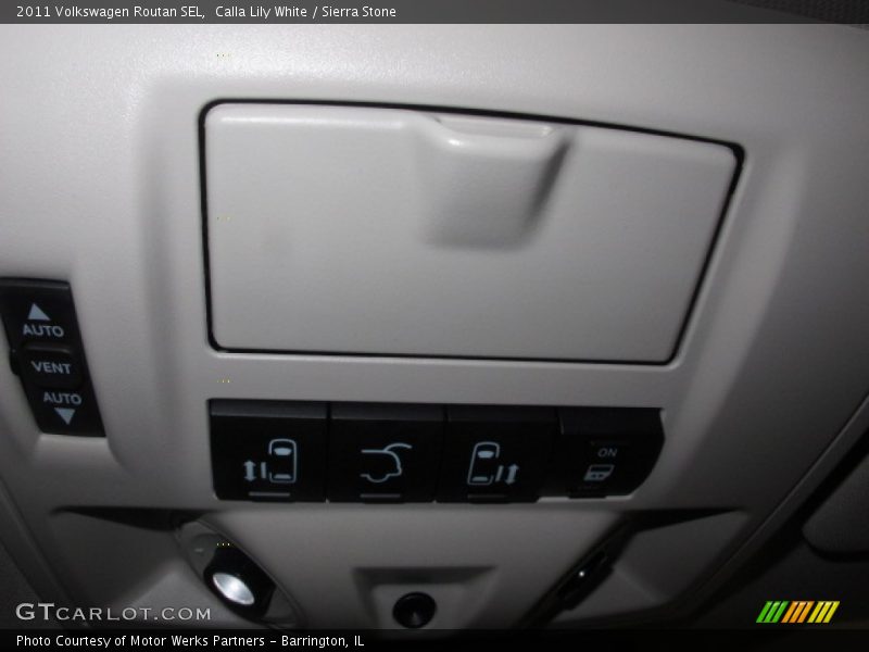 Calla Lily White / Sierra Stone 2011 Volkswagen Routan SEL