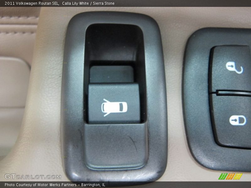 Calla Lily White / Sierra Stone 2011 Volkswagen Routan SEL