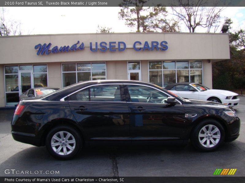 Tuxedo Black Metallic / Light Stone 2010 Ford Taurus SE