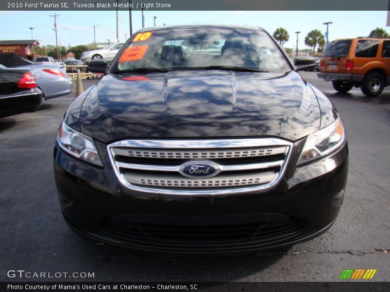 Tuxedo Black Metallic / Light Stone 2010 Ford Taurus SE