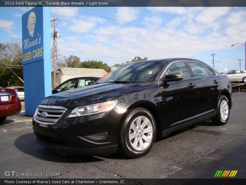 Tuxedo Black Metallic / Light Stone 2010 Ford Taurus SE