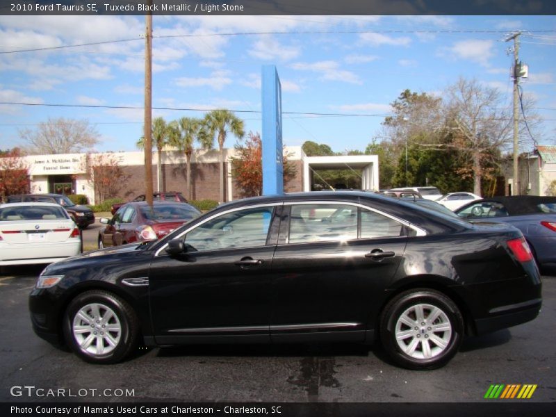 Tuxedo Black Metallic / Light Stone 2010 Ford Taurus SE