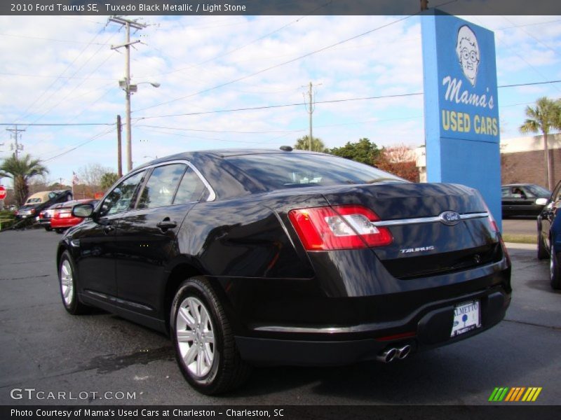Tuxedo Black Metallic / Light Stone 2010 Ford Taurus SE