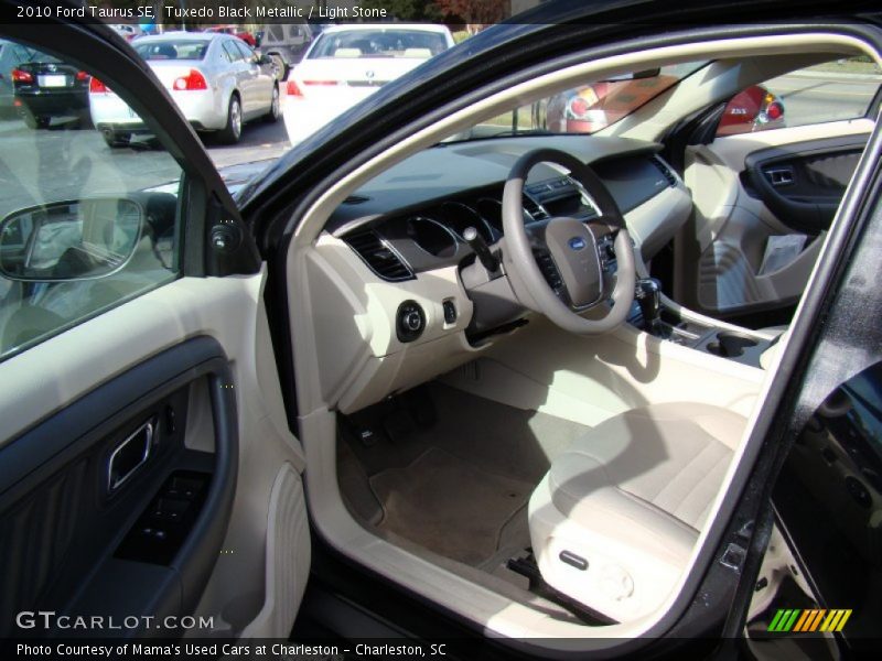 Tuxedo Black Metallic / Light Stone 2010 Ford Taurus SE