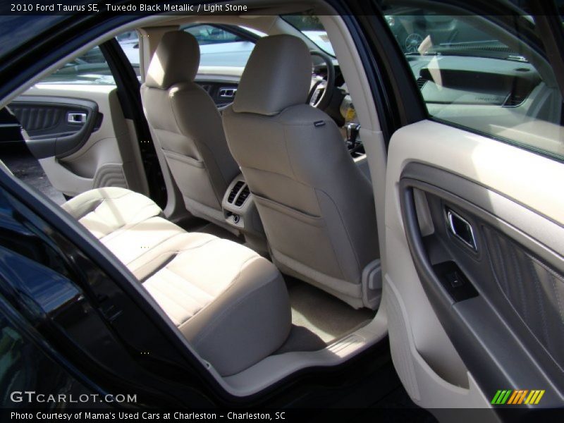 Tuxedo Black Metallic / Light Stone 2010 Ford Taurus SE