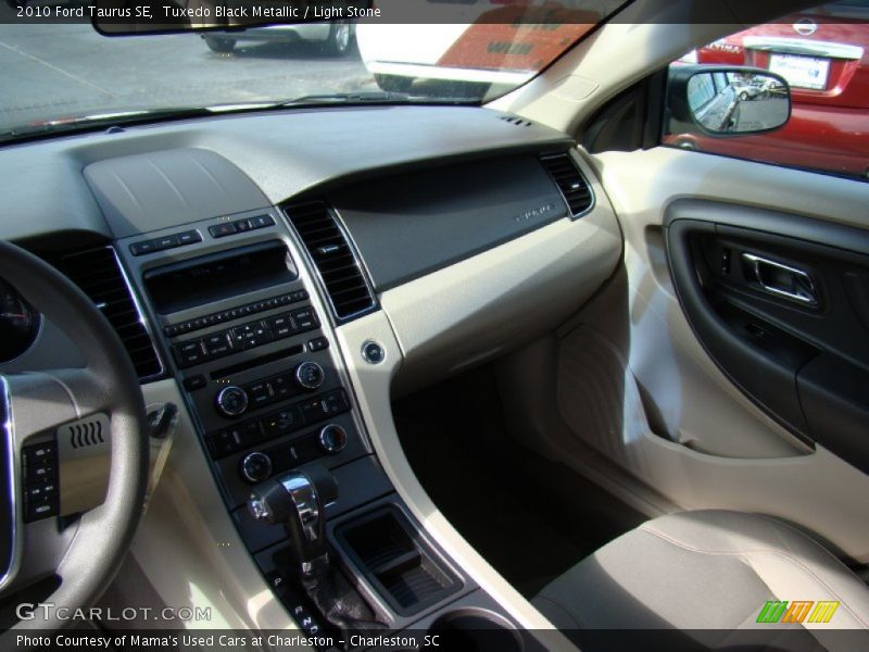 Tuxedo Black Metallic / Light Stone 2010 Ford Taurus SE