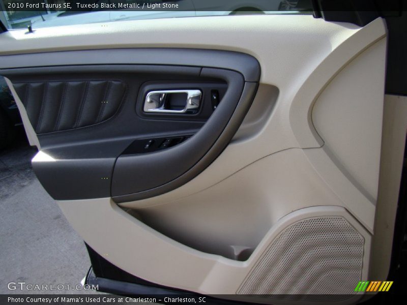 Tuxedo Black Metallic / Light Stone 2010 Ford Taurus SE