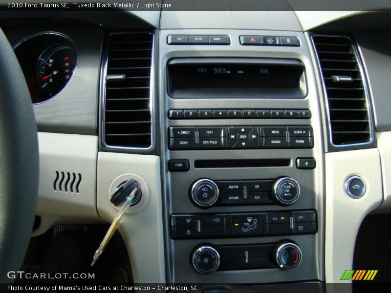 Tuxedo Black Metallic / Light Stone 2010 Ford Taurus SE
