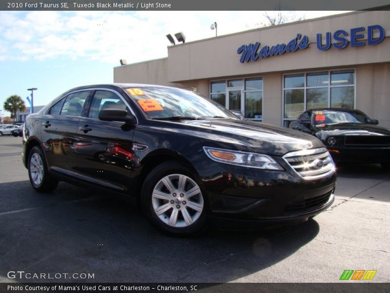 Tuxedo Black Metallic / Light Stone 2010 Ford Taurus SE