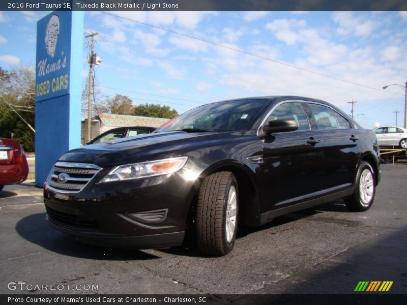 Tuxedo Black Metallic / Light Stone 2010 Ford Taurus SE