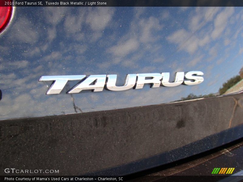 Tuxedo Black Metallic / Light Stone 2010 Ford Taurus SE