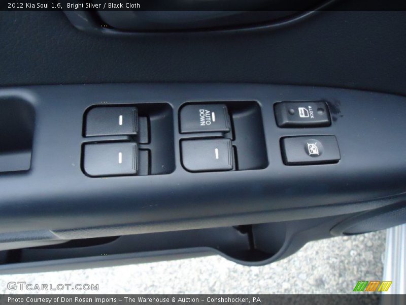 Bright Silver / Black Cloth 2012 Kia Soul 1.6