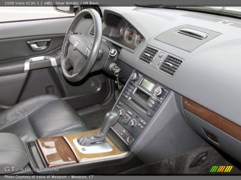 Dashboard of 2008 XC90 3.2 AWD