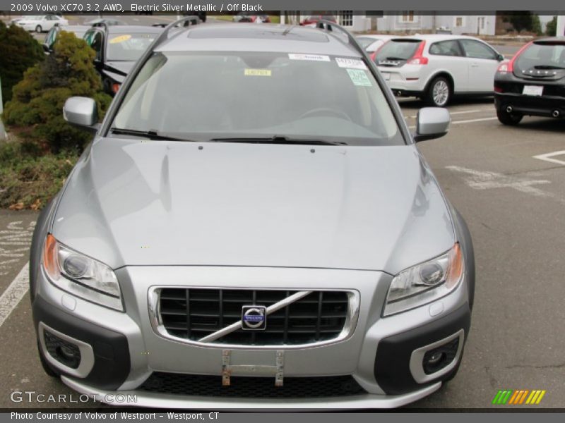 Electric Silver Metallic / Off Black 2009 Volvo XC70 3.2 AWD