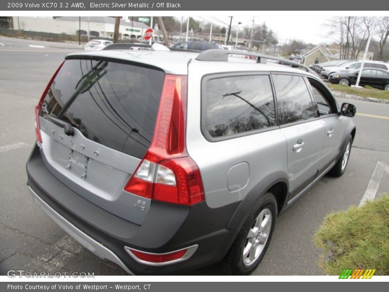 Electric Silver Metallic / Off Black 2009 Volvo XC70 3.2 AWD