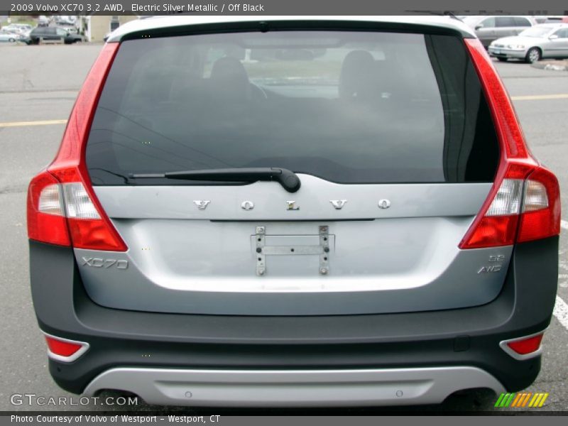 Electric Silver Metallic / Off Black 2009 Volvo XC70 3.2 AWD