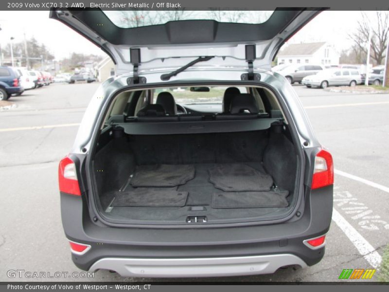 Electric Silver Metallic / Off Black 2009 Volvo XC70 3.2 AWD