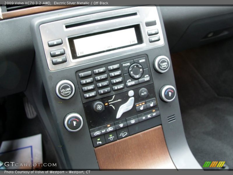 Electric Silver Metallic / Off Black 2009 Volvo XC70 3.2 AWD