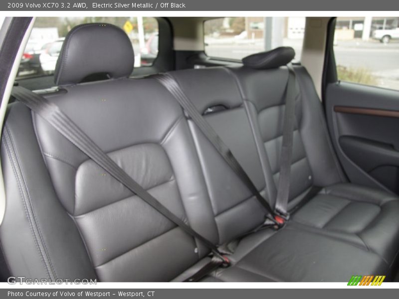 Electric Silver Metallic / Off Black 2009 Volvo XC70 3.2 AWD