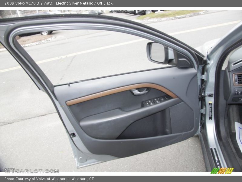 Electric Silver Metallic / Off Black 2009 Volvo XC70 3.2 AWD