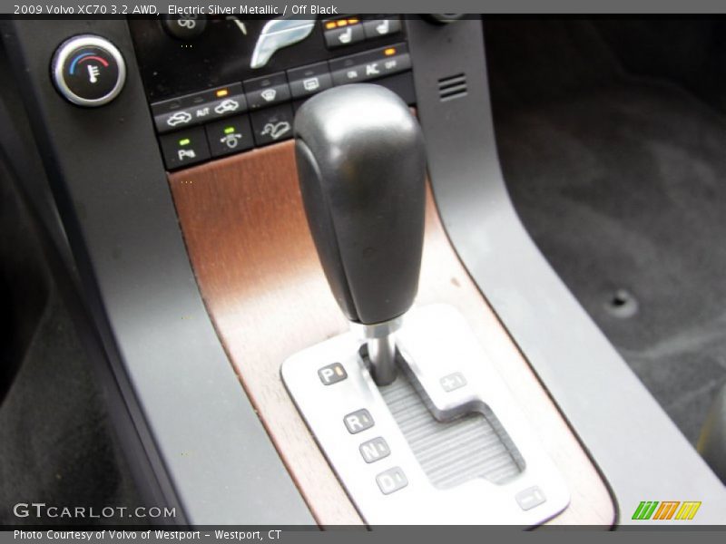 Electric Silver Metallic / Off Black 2009 Volvo XC70 3.2 AWD