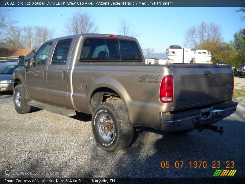 Arizona Beige Metallic / Medium Parchment 2002 Ford F250 Super Duty Lariat Crew Cab 4x4